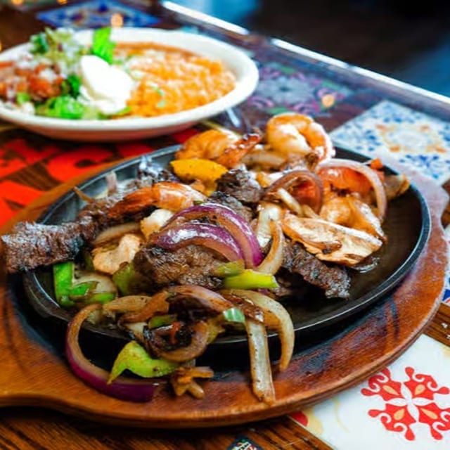 39. El Paso Fajitas Platter.