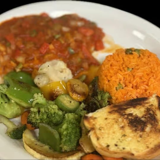 108. Pescado a La Veracruzana.